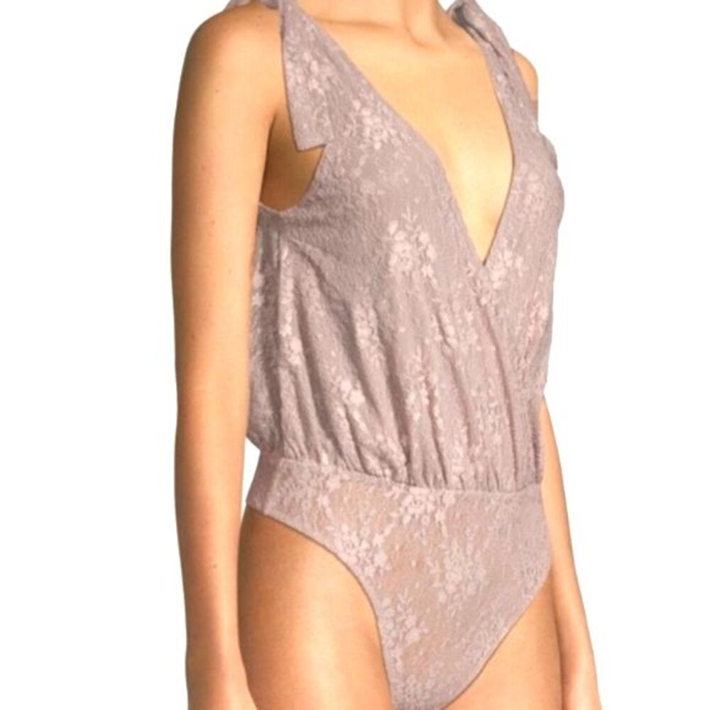 Free People Intimately Free NWT Taupe Lace All Day Thong Plunging Bodysuit Sz M - Picture 2 of 10